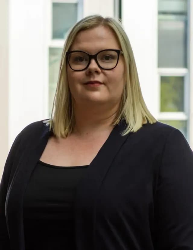 Professional portrait of Dr. Barbora Hennelová